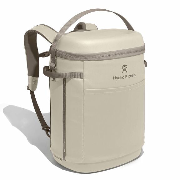 carryouttm-backpack-22-l-v5 18pco114-carryout-backpack-22l-oat-angled_1.jpg