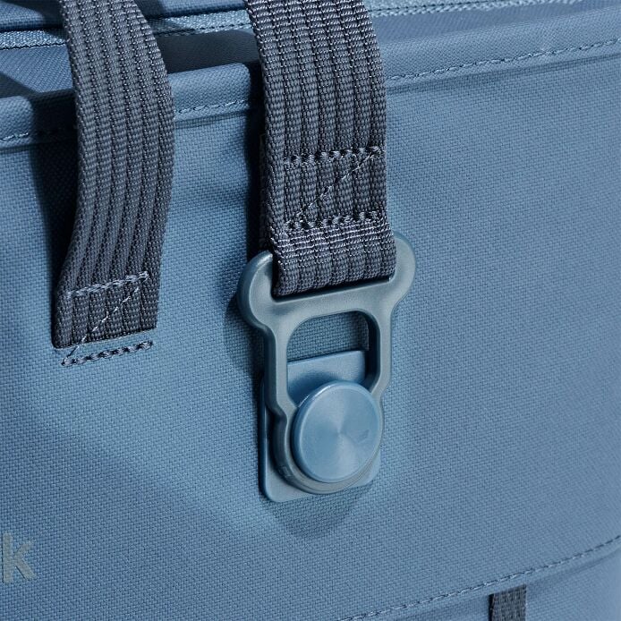 carryouttm-soft-cooler-tote-30-l-q1 250815_hydro_cooler_details_14838_2_7.jpg