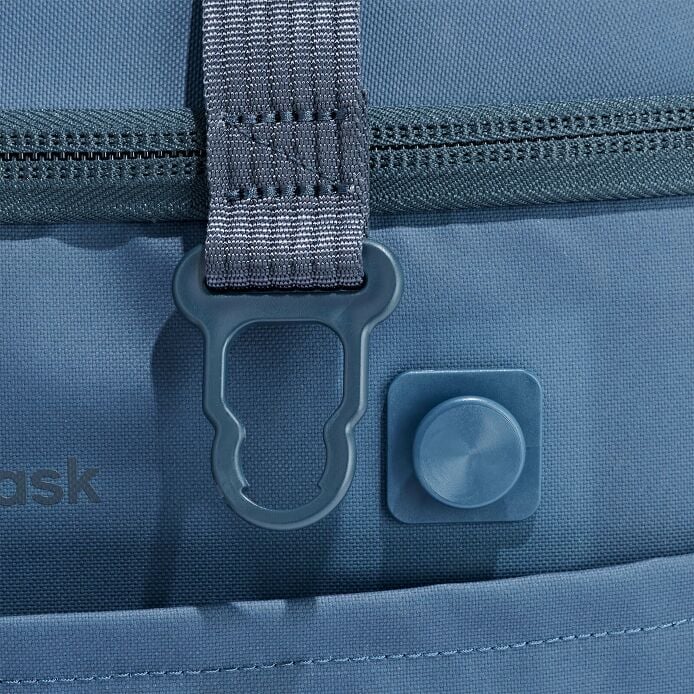 carryouttm-soft-cooler-30-l-l2 250815_hydro_cooler_details_14856_2_5.jpg