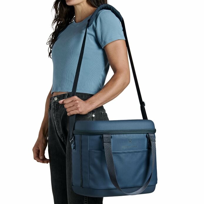 carryouttm-soft-cooler-15-l-r5 250815_hydro_s26_hb_14556_6.jpg