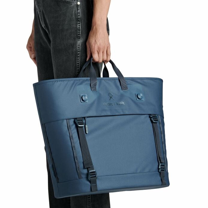 carryouttm-soft-cooler-tote-30-l-q1 250815_hydro_s26_hb_14619_2.jpg
