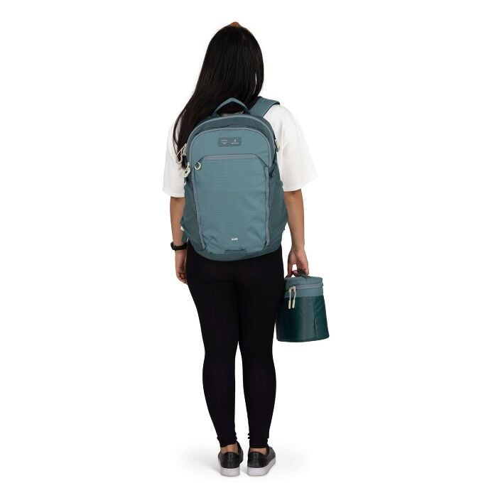 osprey-axis-x-hydro-flask-campus-essentials-bundle-z1 axisxhydroflask_s26_onbody3_cascadeblue_10007249_2.jpg