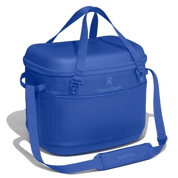 carryouttm-soft-cooler-30-l-l2 cpco382_carryout_cooler_30l_capri_blue_angled_1.jpg