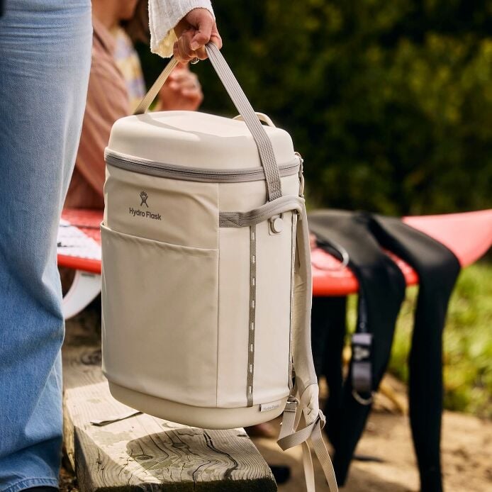 carryouttm-backpack-22-l-v5 hf_carryout_bouwer_d1_l1_torrey_pines_lifestyle_1444_2.jpg