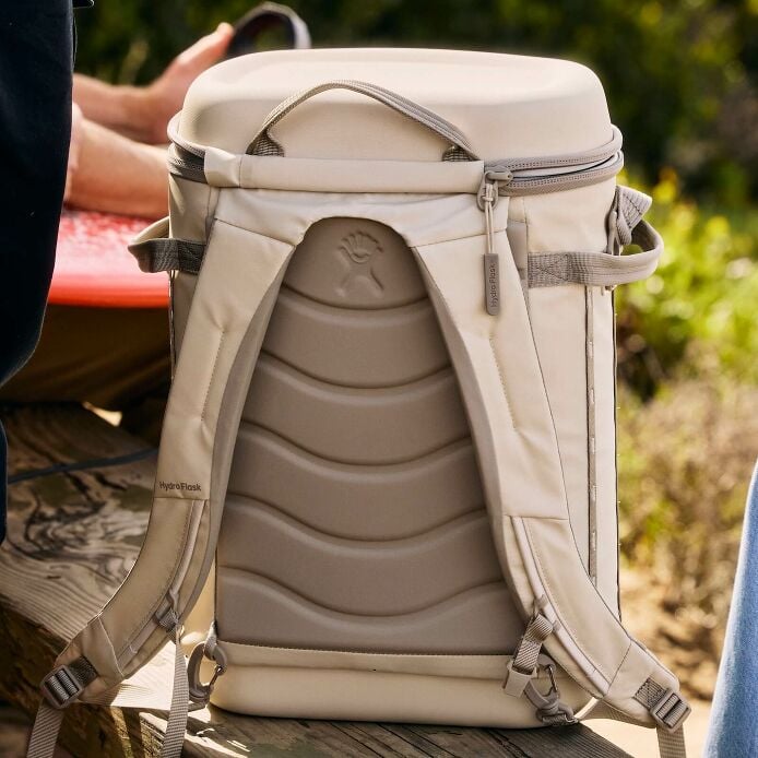 carryouttm-backpack-22-l-v5 hf_carryout_bouwer_d1_l1_torrey_pines_lifestyle_1841_3.jpg