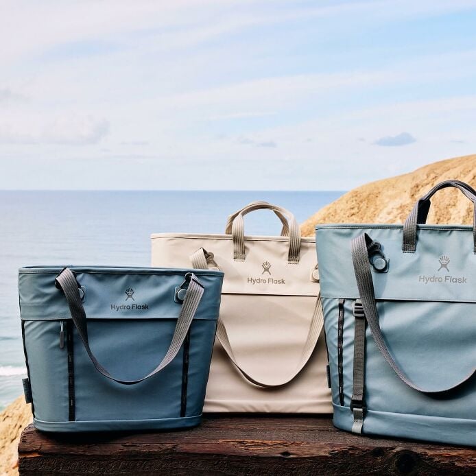 carryouttm-soft-cooler-tote-10-l-w4 hf_carryout_bouwer_d1_l1_torrey_pines_still_life_0055_4.jpg