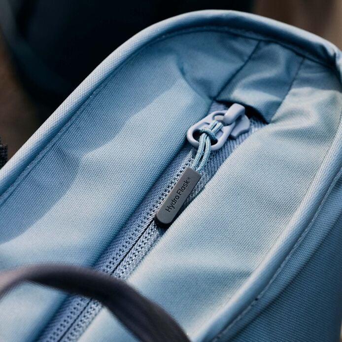 carryouttm-soft-cooler-tote-10-l-w4 hf_carryout_bouwer_d1_l1_torrey_pines_still_life_0112_4.jpg