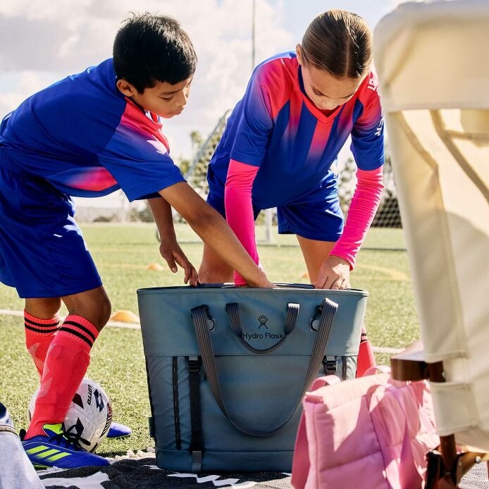 carryouttm-soft-cooler-tote-30-l-q1 hf_carryout_bouwer_d2_l2_parking_soccer_2454_1_1.jpg