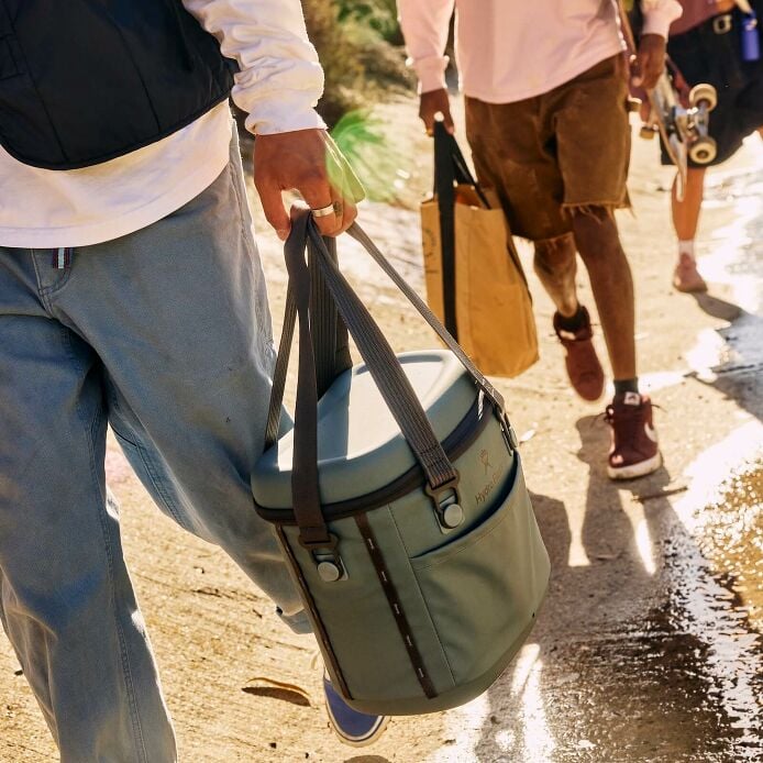 carryouttm-soft-cooler-10-l-n6 hf_carryout_bouwer_d2_l3_skate_ditch_3744_5.jpg