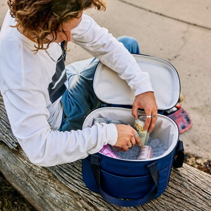 carryouttm-soft-cooler-15-l-r5 hf_carryout_bouwer_d2_l4_skate_park_6209_6.jpg