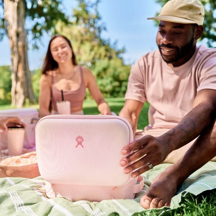5-l-carry-outtm-lunch-box-s8 hf_s24_trillium_45_1.jpg