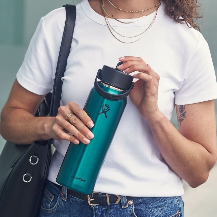 32-oz-lightweight-flex-straw-bottle-k7 hf_s26_lightweight_mcinnis_5167_2_3.jpg