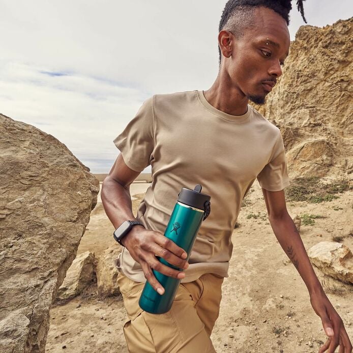 24-oz-lightweight-flex-straw-bottle-j4 hf_s26_lightweight_mcinnis_6828_4.jpg