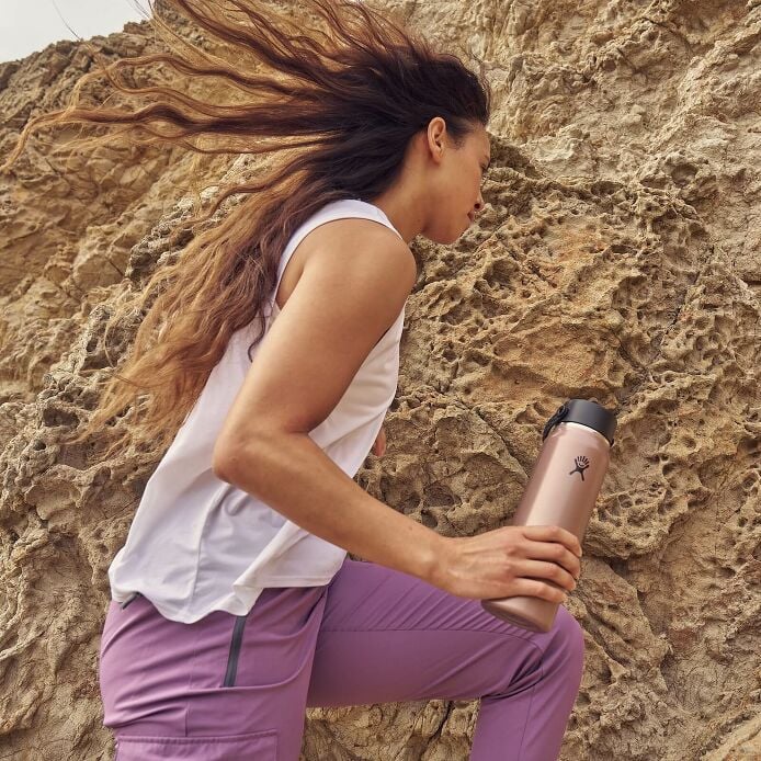 32-oz-lightweight-flex-straw-bottle-k7 hf_s26_lightweight_mcinnis_6946_1_3.jpg