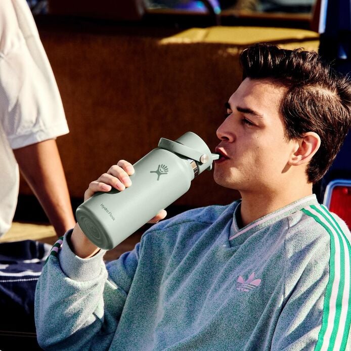 32-oz-wide-mouth-with-flex-straw-cap-t8 s25_tailgating_brouwer_exp-2028-06-01_04-6336_1__5.jpg